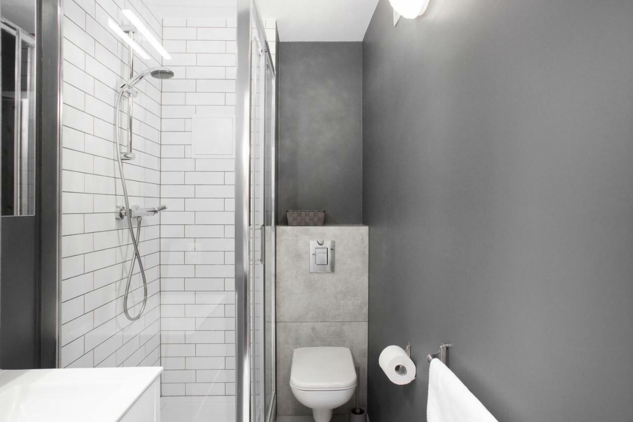 First Central Apartments By Noclegi Renters Warsaw Ngoại thất bức ảnh