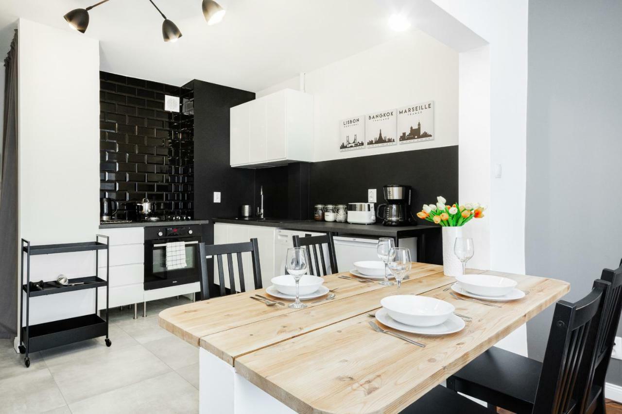 First Central Apartments By Noclegi Renters Warsaw Ngoại thất bức ảnh