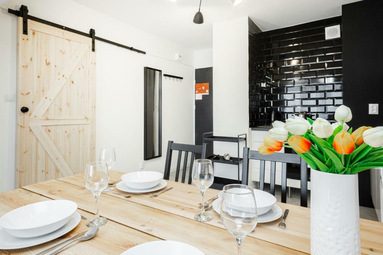 First Central Apartments By Noclegi Renters Warsaw Ngoại thất bức ảnh