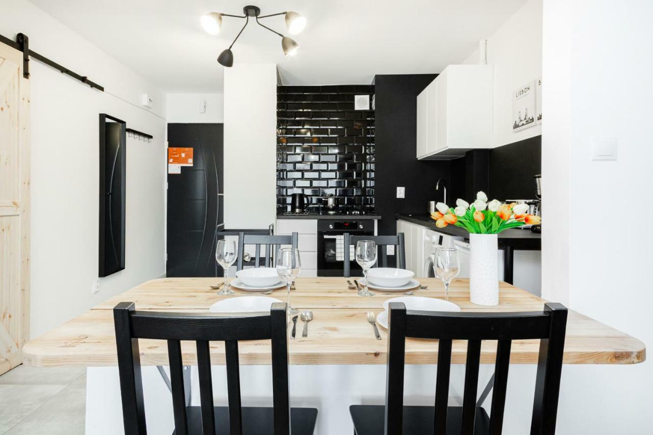 First Central Apartments By Noclegi Renters Warsaw Ngoại thất bức ảnh